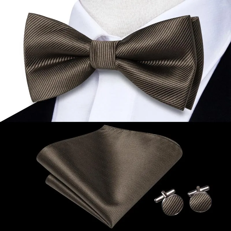 Noeuds papillon Hi-Cravate Soie Solide Cravate Hanky Boutons De Manchette Ensemble Pré-attaché Papillon Noeud Papillon En Gros Pour Homme De Mariage Style D'affaires Cadeau