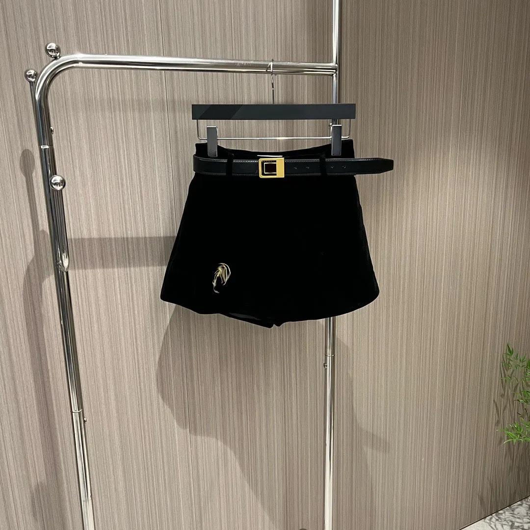 Designfärgshorts med kedjebälte avslappnad hög midja all-match shorts