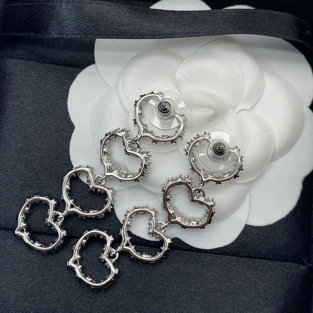Design hjärtformade kvinnors långa dingle örhängen, mode ihåliga set diamant damer örhängen grossist gåvor till vänner
