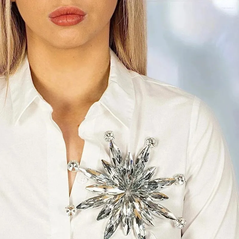 Broscher lyxiga strass oregelbundna blommor brosch stift för kvinnor fest designer kropp smycken bröstdekor present klänning tillbehör prydnad