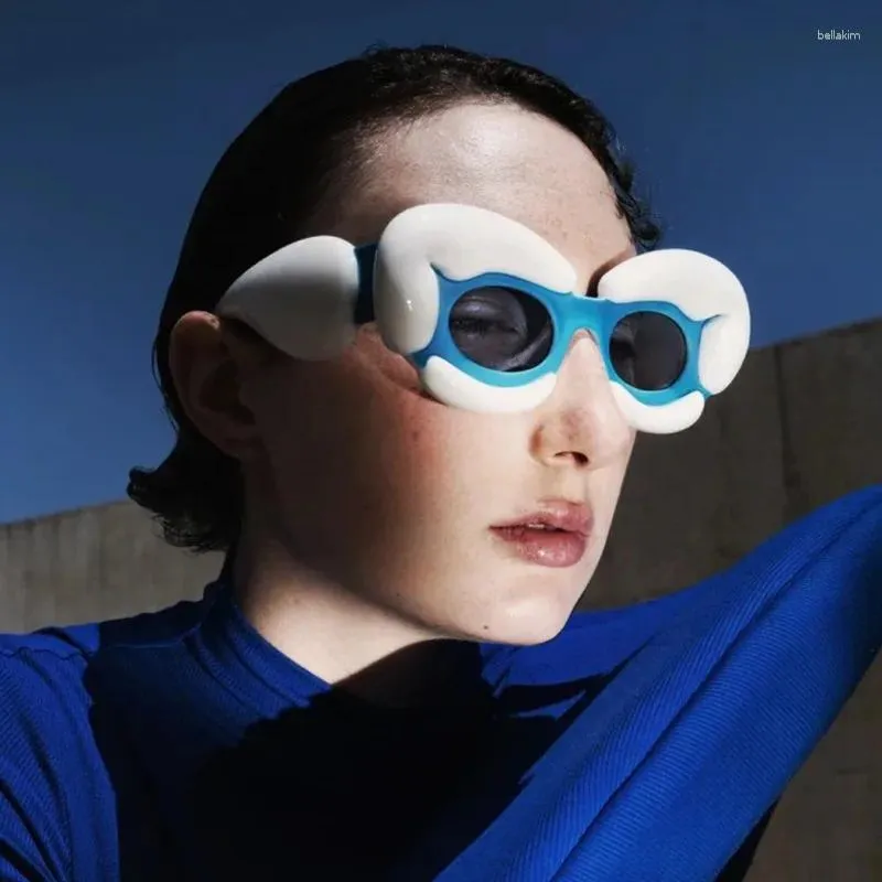 サングラススチームパンク女性男性パンクメガネスクエアユニークな厚いフレームサングラスY2K眼鏡レディシェードガファスデソルホンブレ