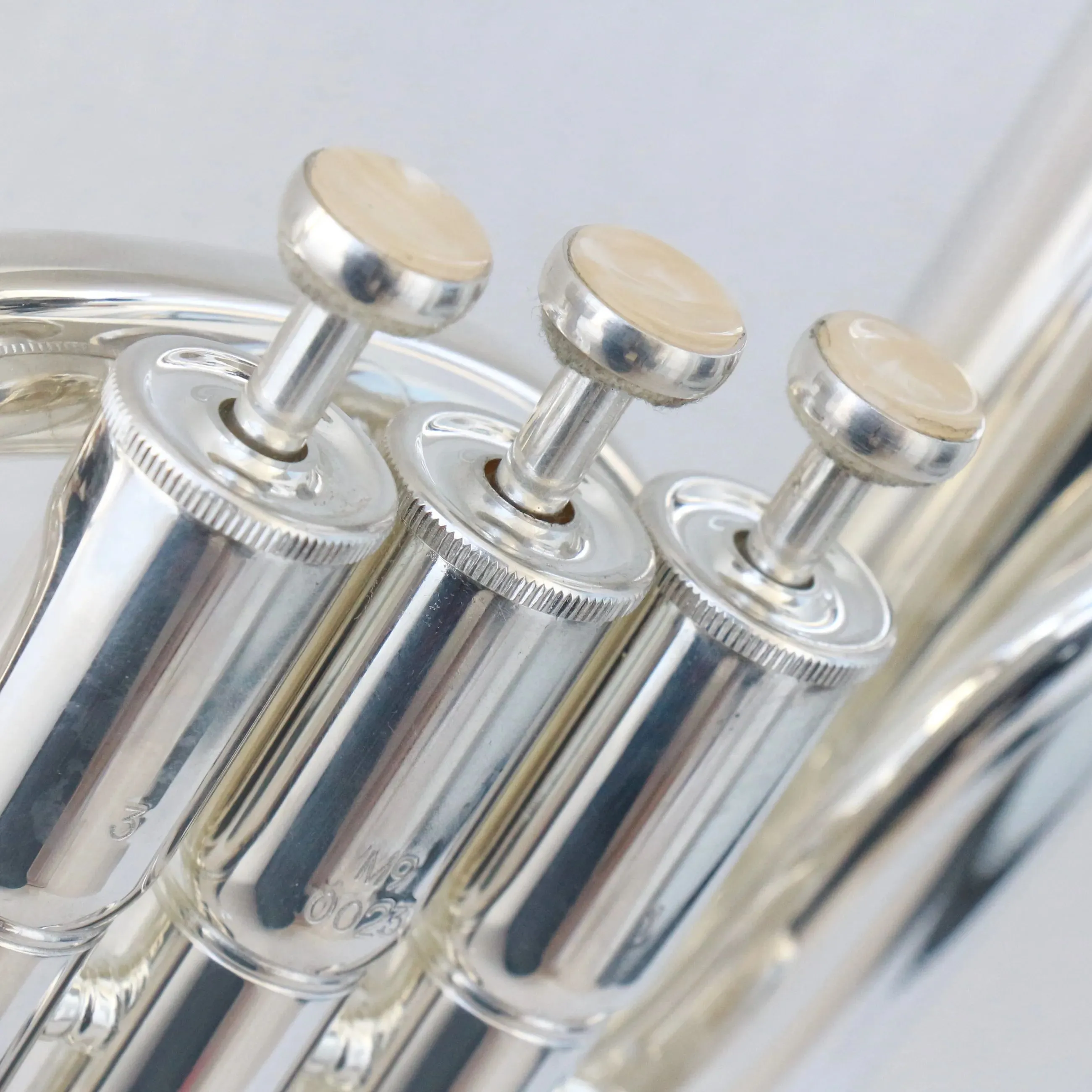 Tenor Horn in eB Best Quality eb alto Horn Copy الشهيرة العلامة التجارية الشهيرة Silver Plated Saxhorn