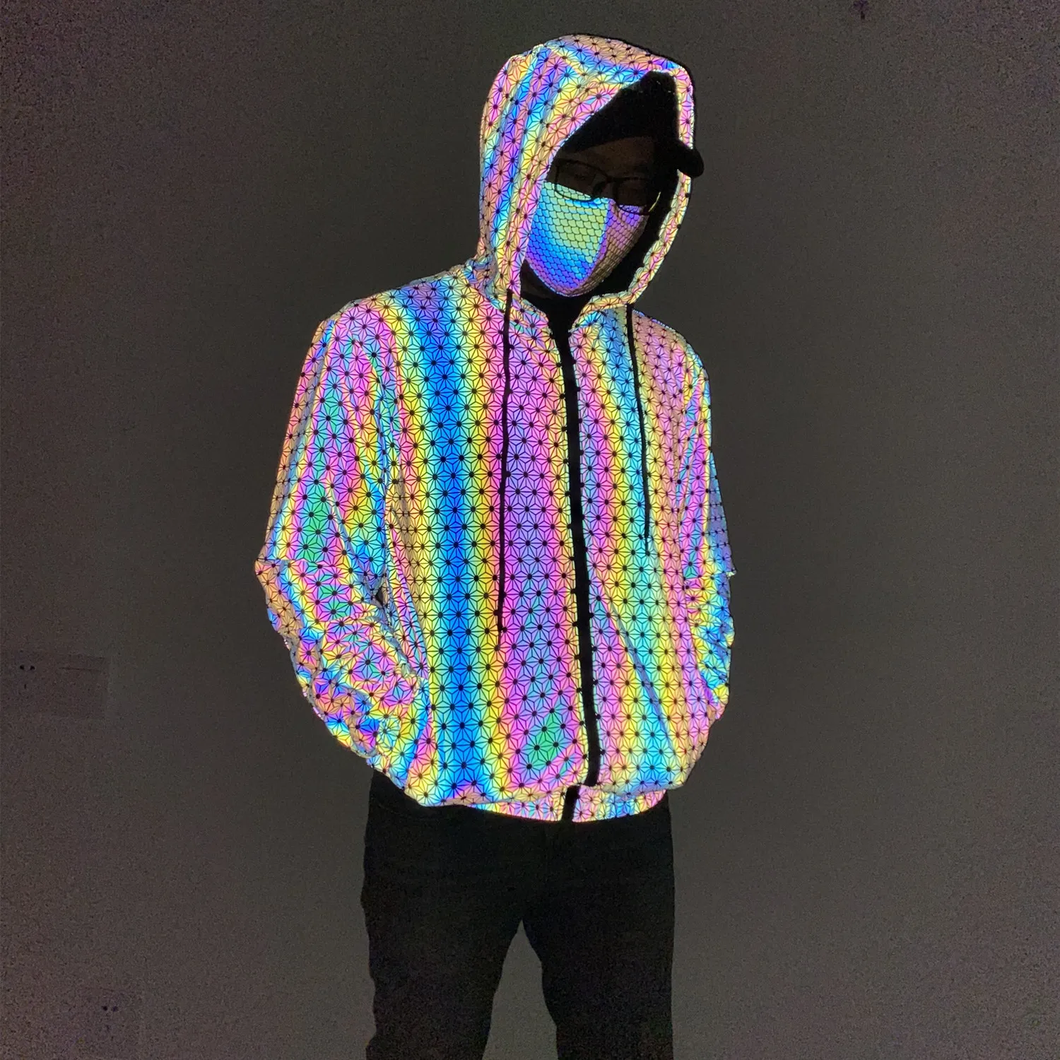 Mejor Precio En A Granel Veste De Motif Geometrique Reflechissant Pour Hommes Brise Vent En Polyester Respirant Avec Design Lumineux Arc En Ciel Manteau Dautomne De Printemps Exterieur Decontracte 202...