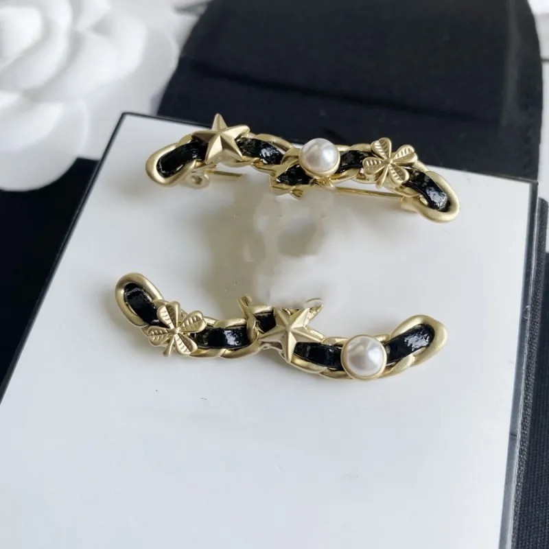 Classical brasses brooches designer Pins Brand Gold Letter retro gift gold color pins women fashion broche large beads female clothes suit alloy brooch