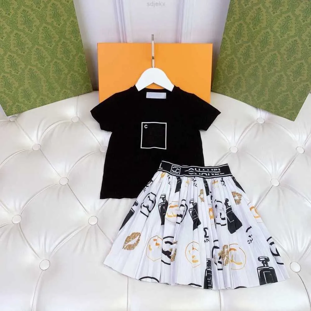 Clothing Sets Baby Set Kid Skirt Designer Dress Clothes s Luxury Brand Summer Shorts Sleeve with Wave Sign = Black White