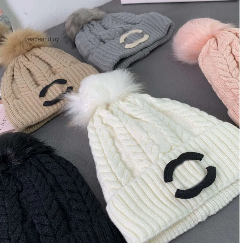 Beanie Designer Hats LS Erkek ve Kadın Sevimli Top Beanie Sonbahar/Kış Termal Örgü Şapka Marka Bonnet Yüksek Kaliteli Ekose Kafatası Şapkası Lüks Sıcak Kapak Beanie