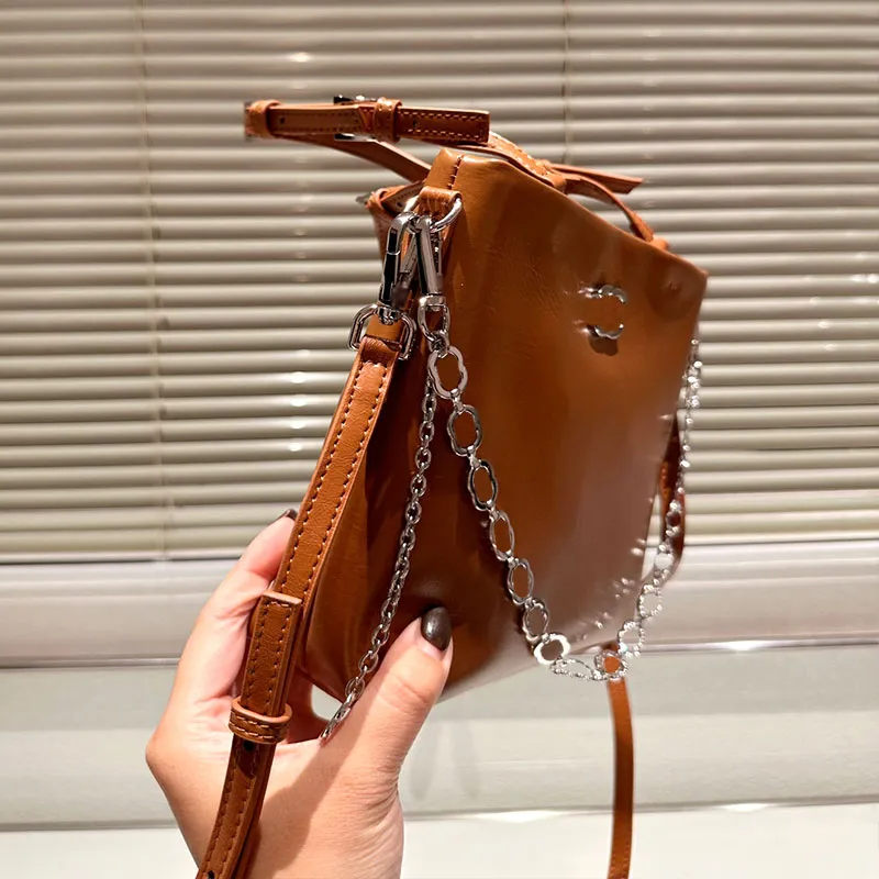 Fashion Designer bag Premium diamond chain head layer cowhide lazy and casual and good back size20X19 saddle bag Hand-held crossbody bag