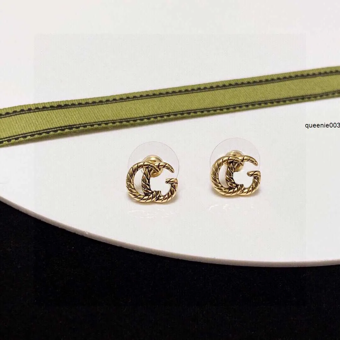 スタッドラグジュアリーゴールドイヤリングデザイナー女性のための小さなスタッドイヤリングは、銀の豪華なクラシックな耐久性のある真鍮です