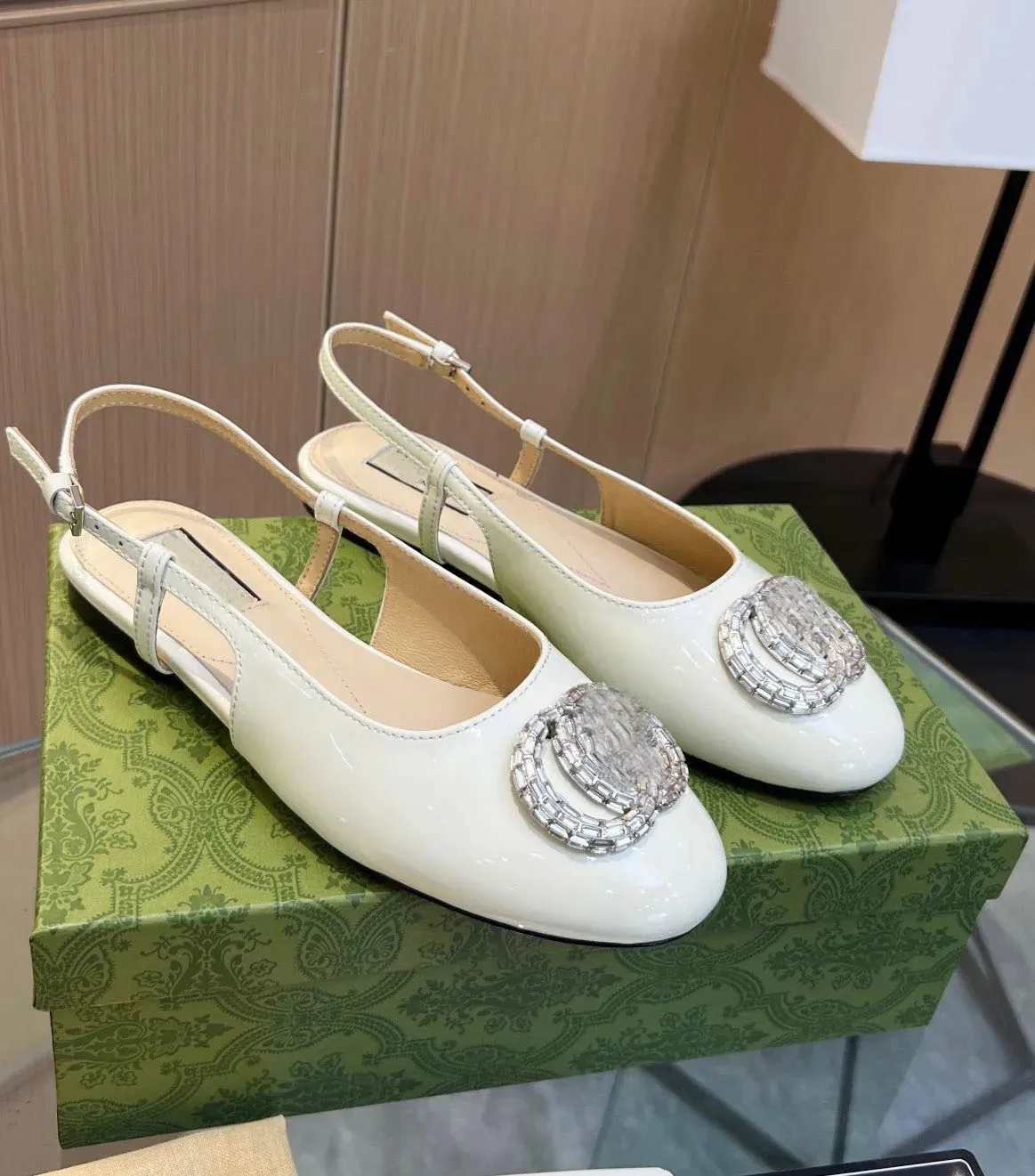 Kristal set çift-g sandalet ayakkabıları kadın patent deri çıplak siyah slingback parti düğün balerin daireleri lady yürüyüş EU35-42 siyah çıplak beyaz askı arkası