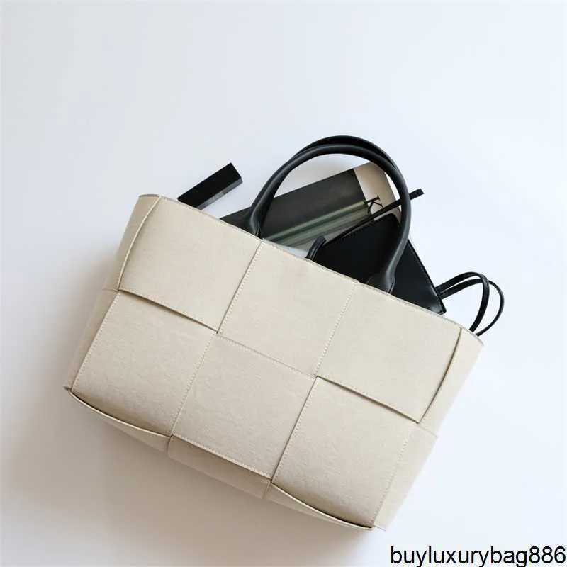 女性のデザイナーバッグBottegvveneta Totes Bags Leather Woven Handbags通勤