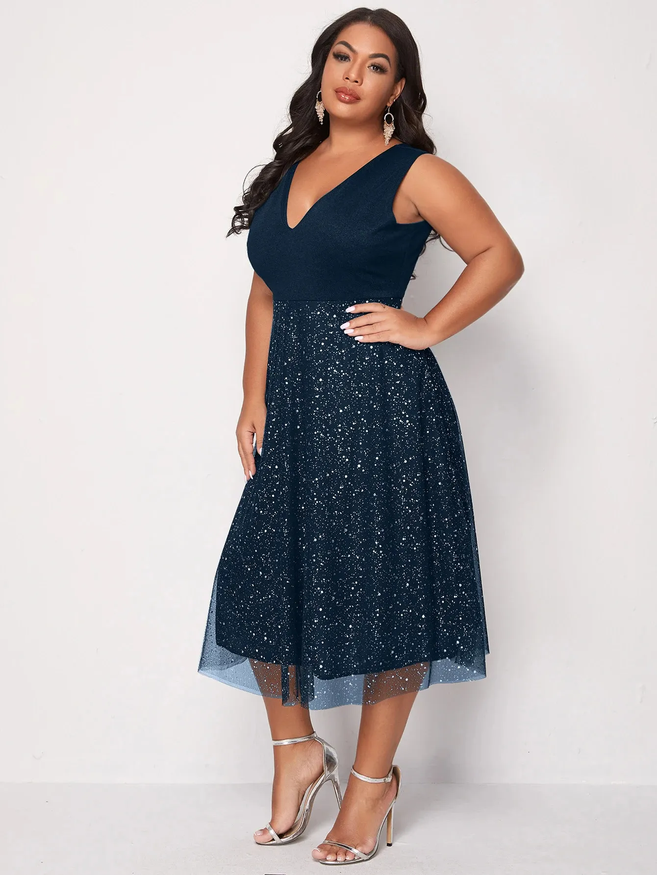 midi green cocktail dress Laurel Velvet Dress– Teuta Matoshi Italian Size WOMEN:IT38 | S inspired print on a WEDDING-GUEST Code of Conduct -