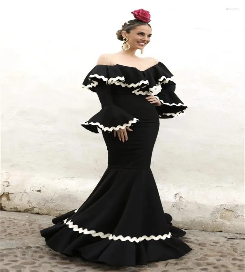 Robes de soirée noir blanc robe de soirée flamenca 2023 volants épaules dénudées sirène robes de bal serré espagnol formel dos nu chic