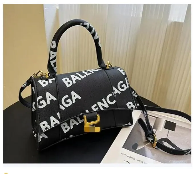 Kosmetiska väskor fodral axelväskor totes handväska kvinnor korsar bodyhoulder väskor på mode vanlig äkta läder graffiti Letter Printing Hygg