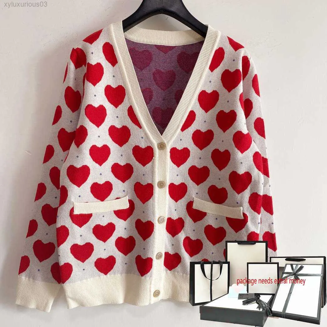 2023 Mujeres de punto Cardigans Abrigo Forma de amor Impreso Moda con cuello en V Botón Lady Knits Casual Elegante Señoras Suéter Chaqueta de alta calidad