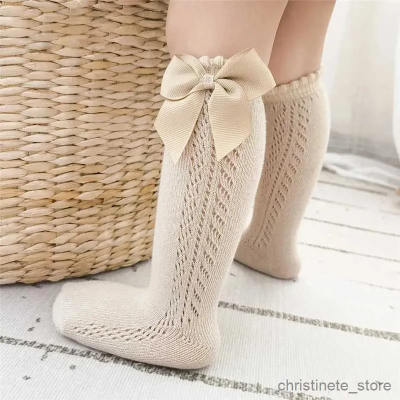 Çocuk Socks 2023 Yeni Çocuk Diz Yüksek Çorap Bebek Erkek Erkekler Yay uzun çorap yumuşak pamuk ağ nefes alabilen çocuklar Socken Out Socken 0-7 yıl R231204