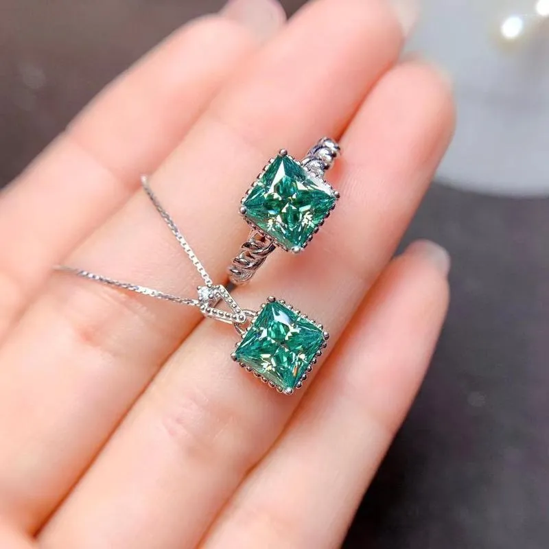 Cluster Rings 2023 Square Green Moissanite Ring and Necklace For Women Jewelry Set Real 925 Silver Birthday Present 2 Gem Lab Diamond