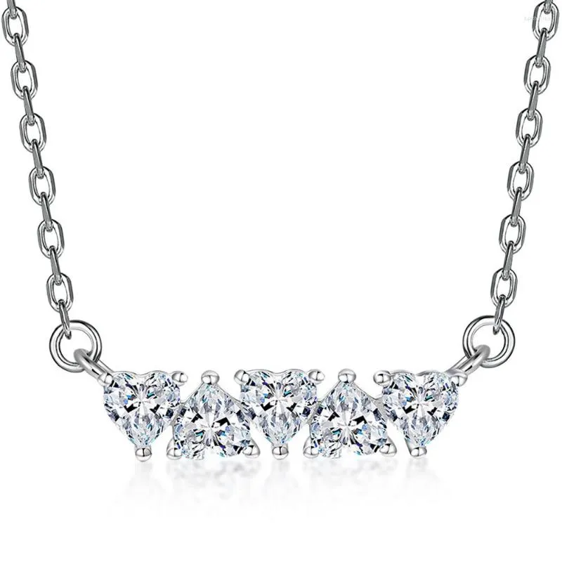 Chaînes Ins Cold Wind Light Luxe Simulation Diamant Collier Femme Simple All-match Niche Cinq rangées de diamants en forme de coeur