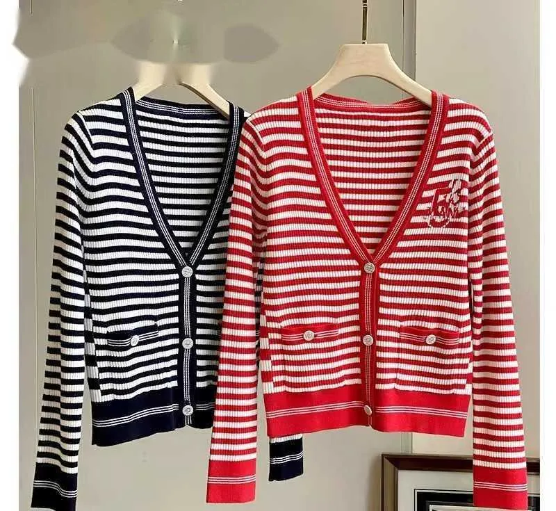 Vestes Femmes Designer Nouveau 2023 Marque Veste Ootd Mode Haut de gamme Classique Ccc Manteau Loisirs Printemps Manteaux Stripe Tricot Cardigan Anniversaire 3SF9