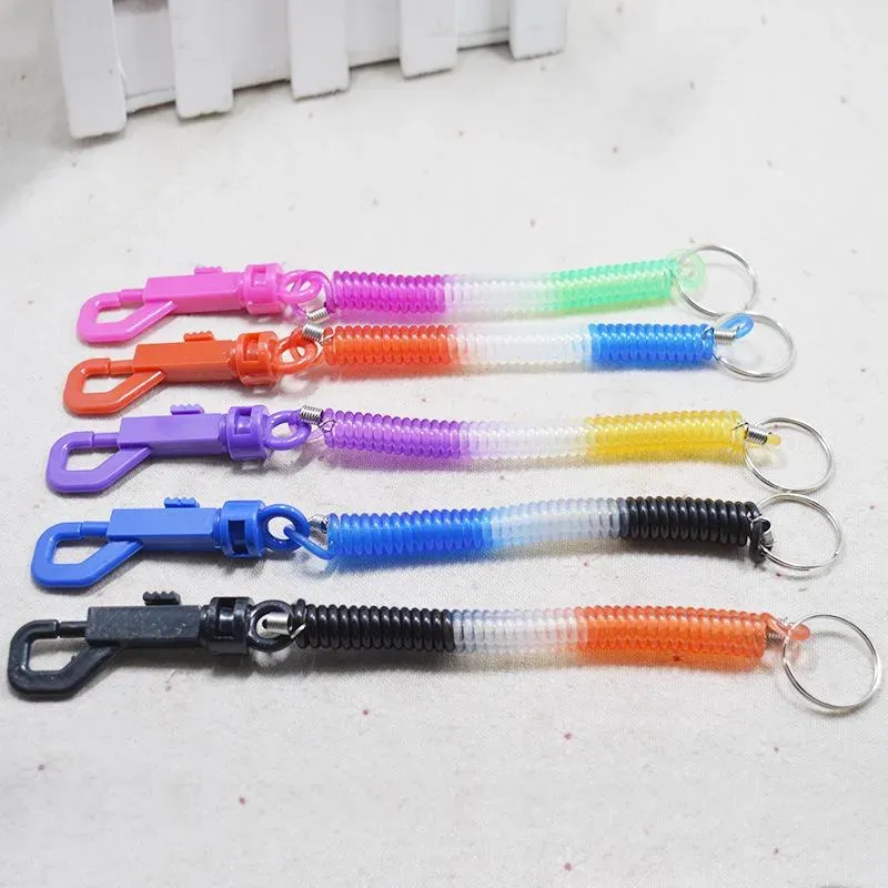 Sleutelhanger met clip Lente spiraalkoord Tether Flexibel Diefstalbestendig Stretch Elastisch Lanyard Sleutelring Modesleutelhanger Sleutelring Willekeurige kleur 12 LL