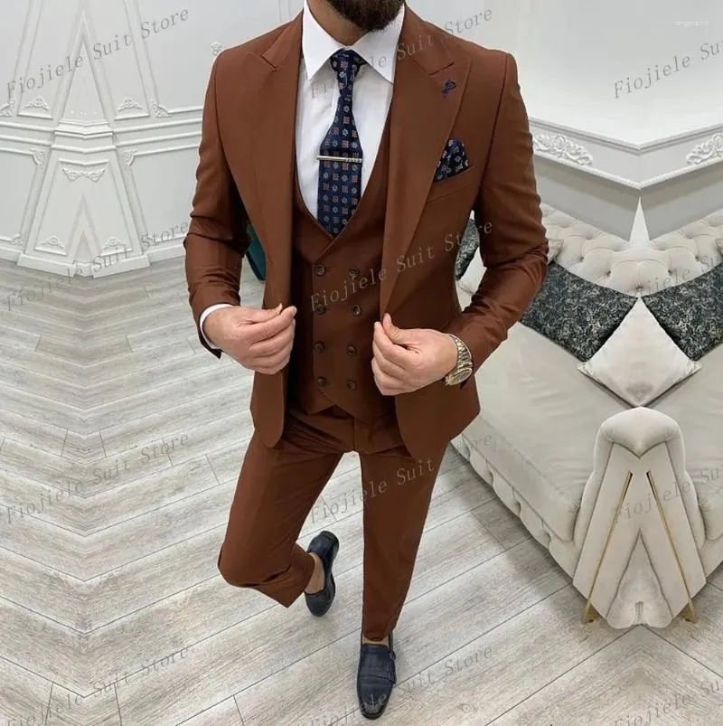 Abiti da uomo Marrone Set 3 pezzi Uomo Smoking Sposo Groomsman Completo da lavoro Abito per party di matrimonio Occasioni speciali Giacca Pantaloni Gilet