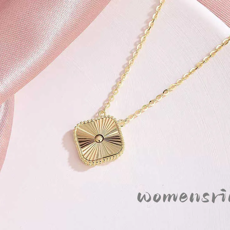 2023 Clover Necklace Titanium Steel Clover Pendant Stud أقراط Lady's Lucky Clover Necklace لعيد ميلاد عيد الحب