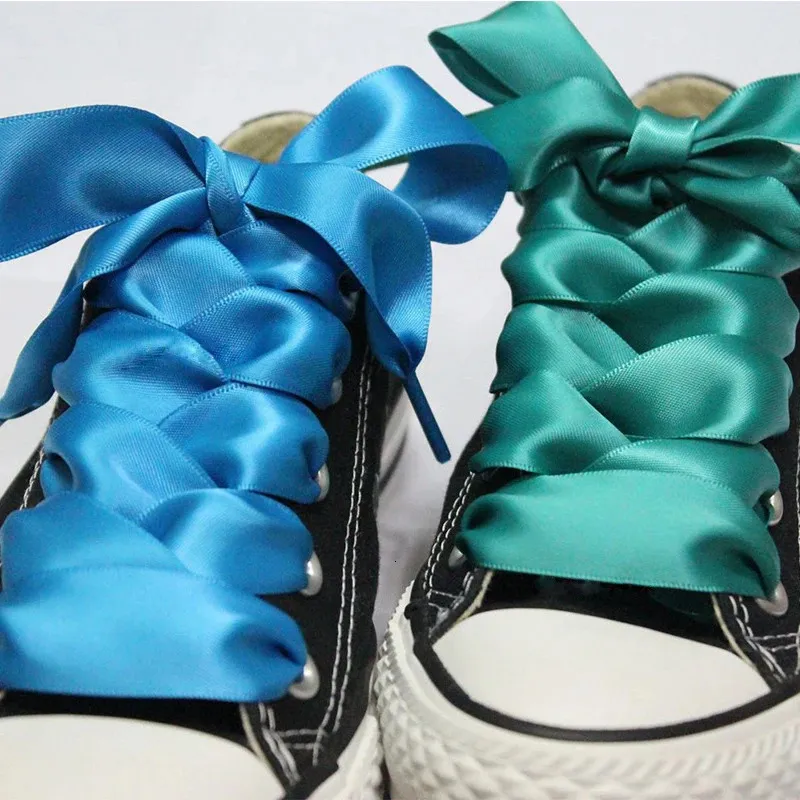 Sko delar Tillbehör 1Pair Silk Soce Satin Ribbon Flat Shoelaces Women Sneakers Shoelace Boots For Shoes Längd 120 cm Bredd 2cm 231124