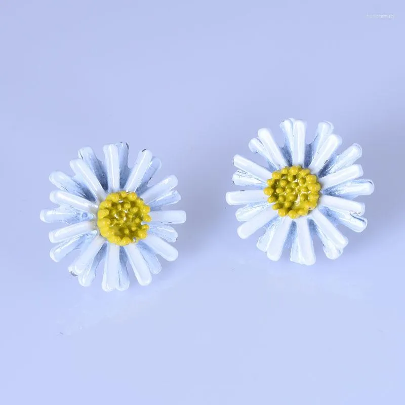 Boucles d'oreilles à tige véritable alliage d'étain Brinco Brincos Daisy 2023 mode simple et petite fleur de fée polyvalente fraîche en été