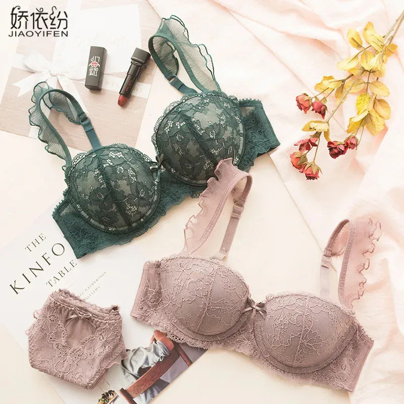 BRAS SETS JYF SEXY FRANSK BRA LACE Underkläderuppsättning Push Up BC Cup Plus bröstkudde Bekvämt broderi Europa Intimates Brief 231124