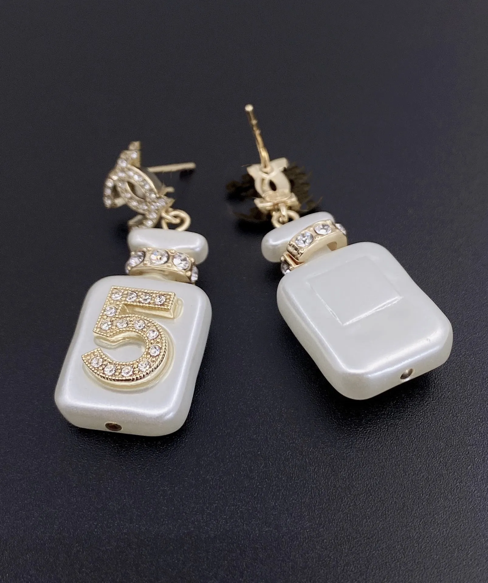 Boucles d'oreilles blanches en forme de bouteille de parfum, Design de luxe pour dames, dernière bouteille de parfum à 5 mots, 2023