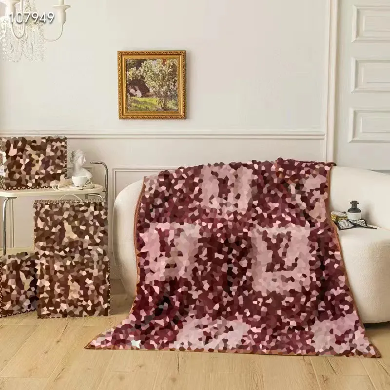 Designer's European Orange Brown Classic Old Flower Letter Office Rest Flannel Sofa Decoration Blanket 150 * 200cm Best quality