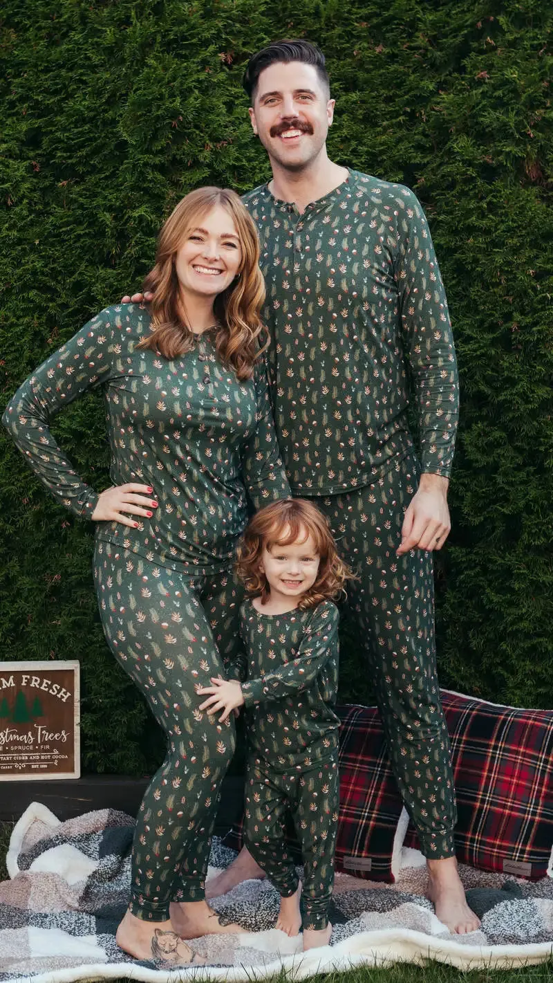 FAMILY PAJAMAS Big Kids' Merry Christmas Trees Pajama Set sz M Medium (8)  Pjs