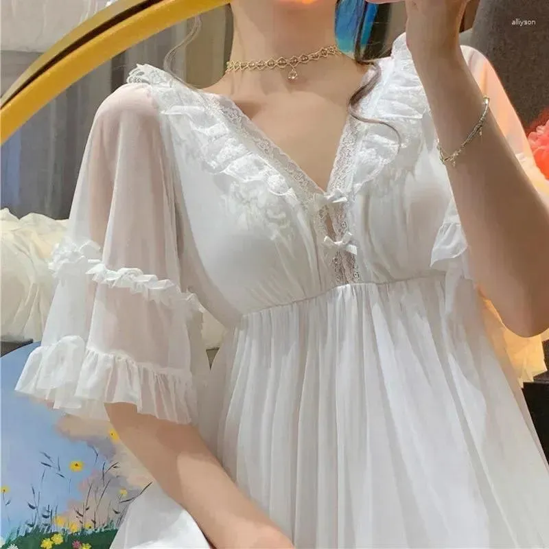 Koronka nuta sutowa damska Kamper w salonie koszuła nocna nocna sukienka klatki piersiowej biała podkładka lolita kawaii z księżniczką wróżką