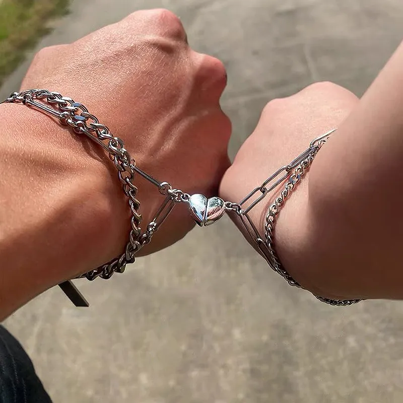 Charm Bracelets Fashion Halves Heart Magnetic Couple Bracelets for Women Pendant Man Bracelets Couple Friendship Bracelets for Girls Jewelry 230424