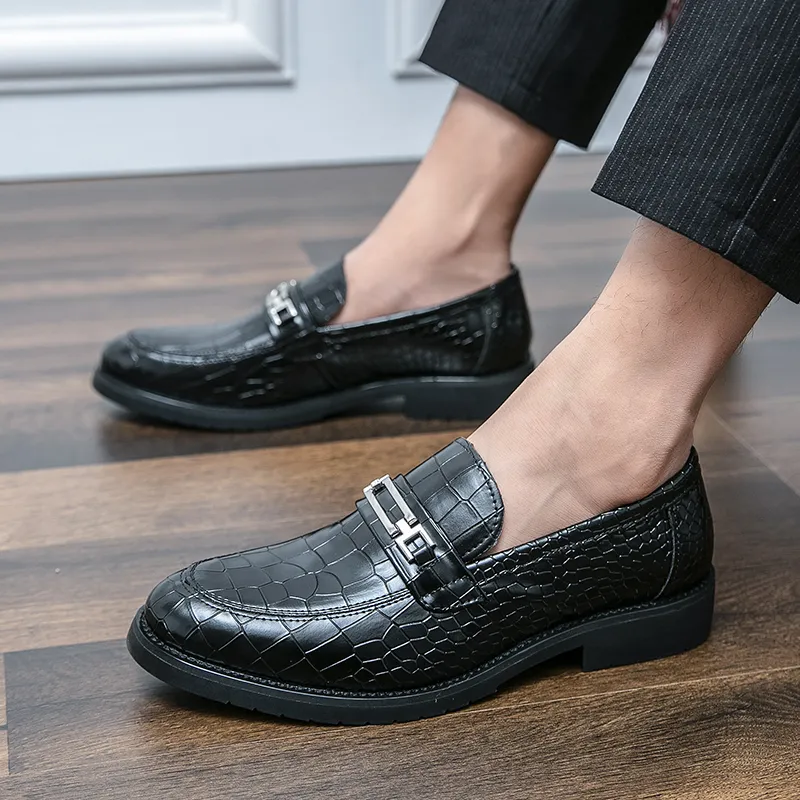 Nieuwe Mode Mannen Krokodil Patroon Jurk Leren Schoenen Voor Mannelijke Designer Loafers Bruiloft Prom Homecoming Schoeisel