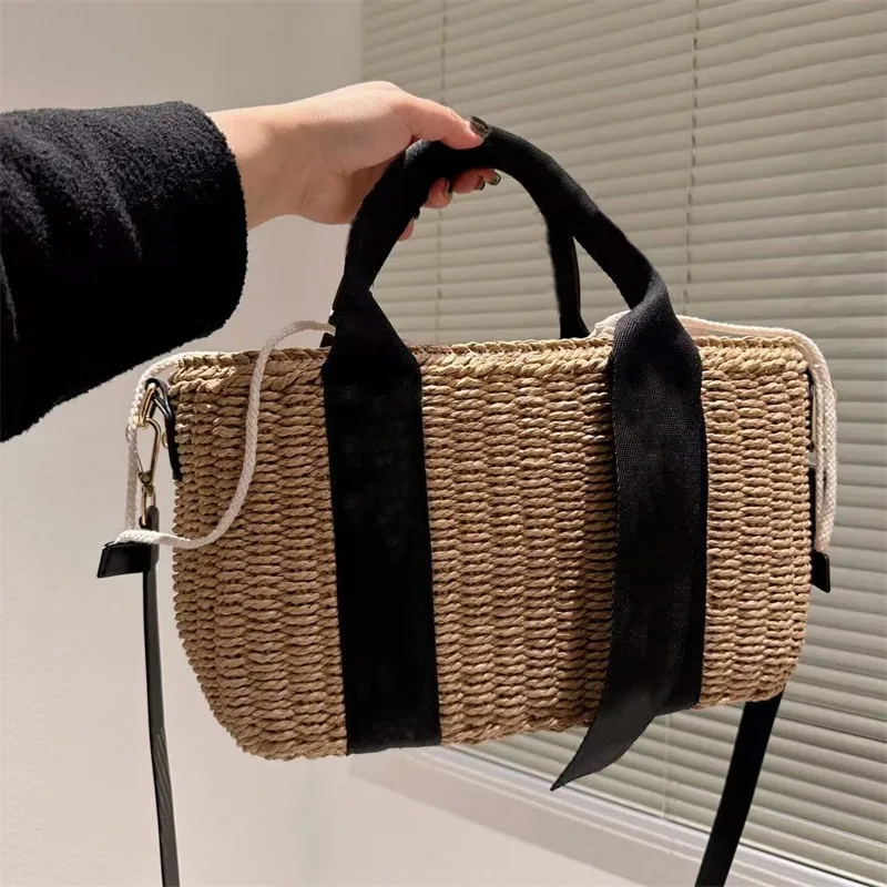 Straw Woody Totes Strandväskor crossbody designerväska handväska lyx axelväska Virkade handväskor Medium/Små storlek 5A 2023