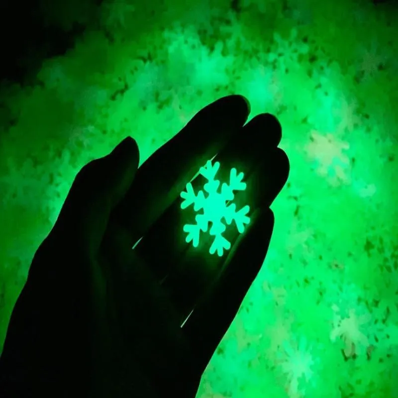 Väggklistermärken 50st i den mörka glöd snöfyllningsfönster dekorationer fluorescerande lampa plast jul barn sovrum dekoration