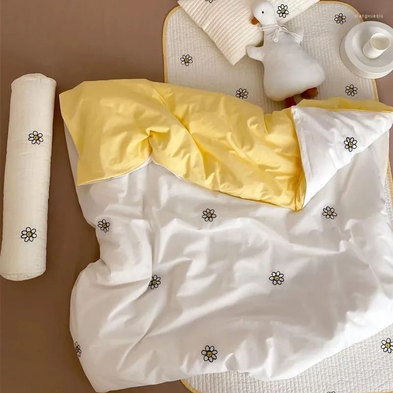 Coperte Piumino per bambini in cotone satinato di lusso con imbottitura Piumino termico per bambini Ricamo Orso Coperta per culla infantile