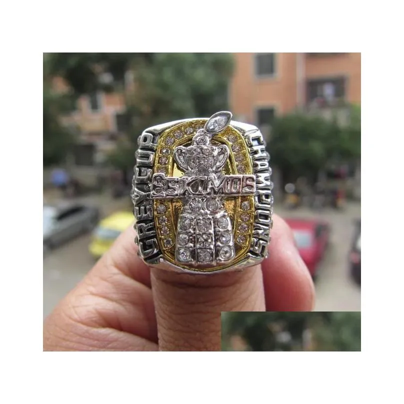 Cluster-Ringe 2005 Edmonton Eskimos The Grey Cup Team Championship Ring mit Holzkiste Männer Sport Fan Souvenir Geschenk Großhandel Drop Dro Dhie8