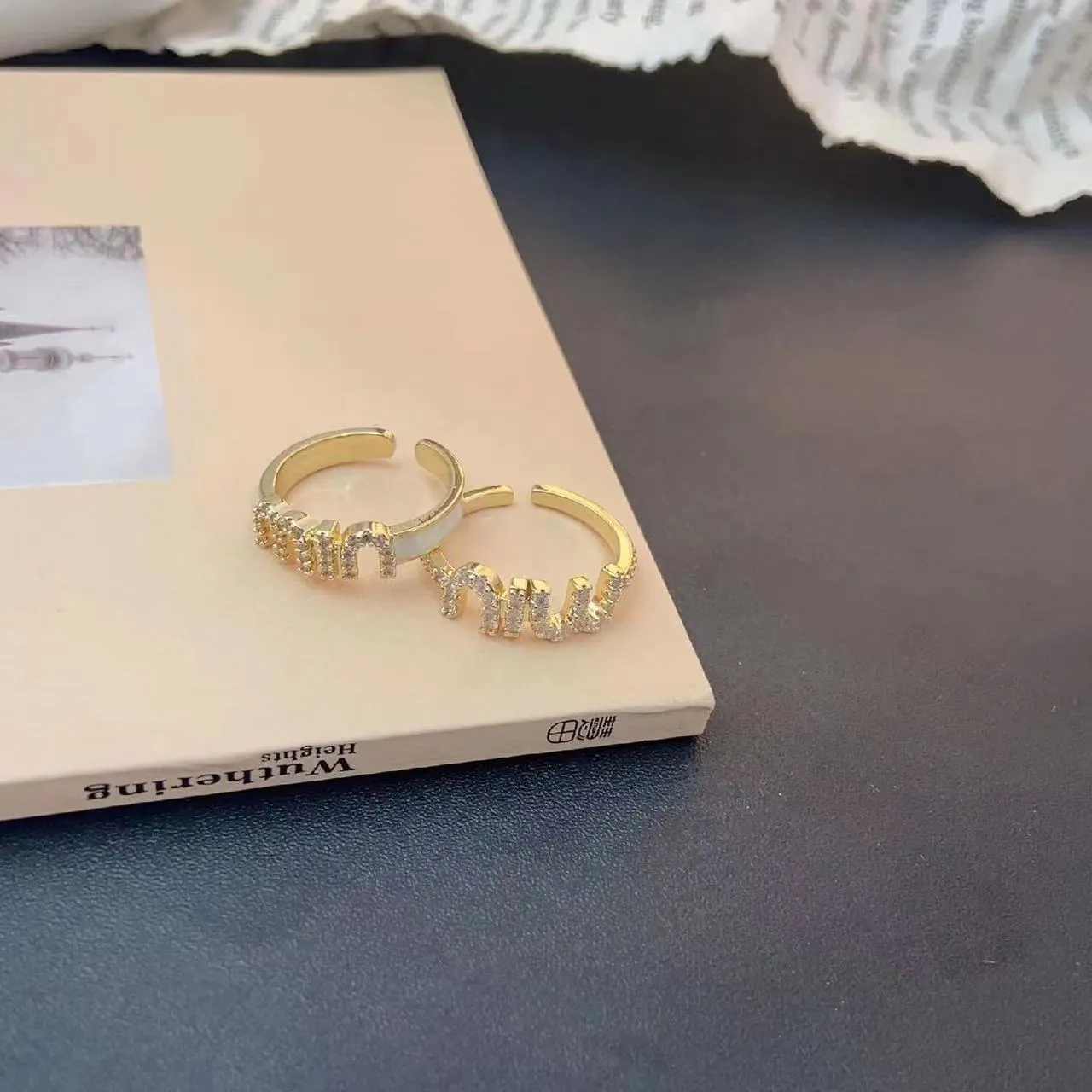 Zircon Miu kvinnors öppna ring med elegant stil och pekfingerring med hög känsla, liten design, staplad brevring