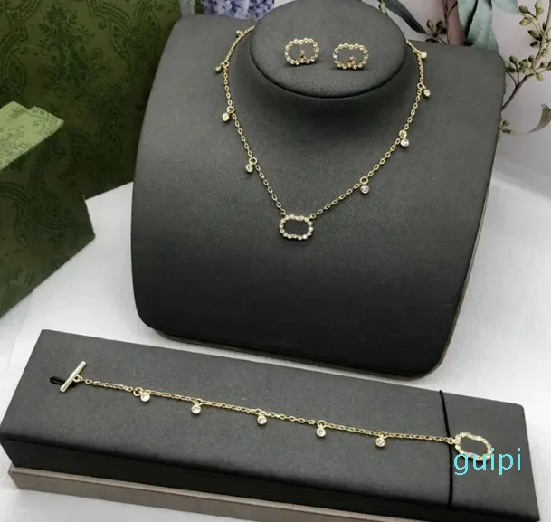 Initialen-Anhänger-Halskette, goldene Kette, Diamant-Ohrring für Frauen, Perlenarmband, Buchstabe
