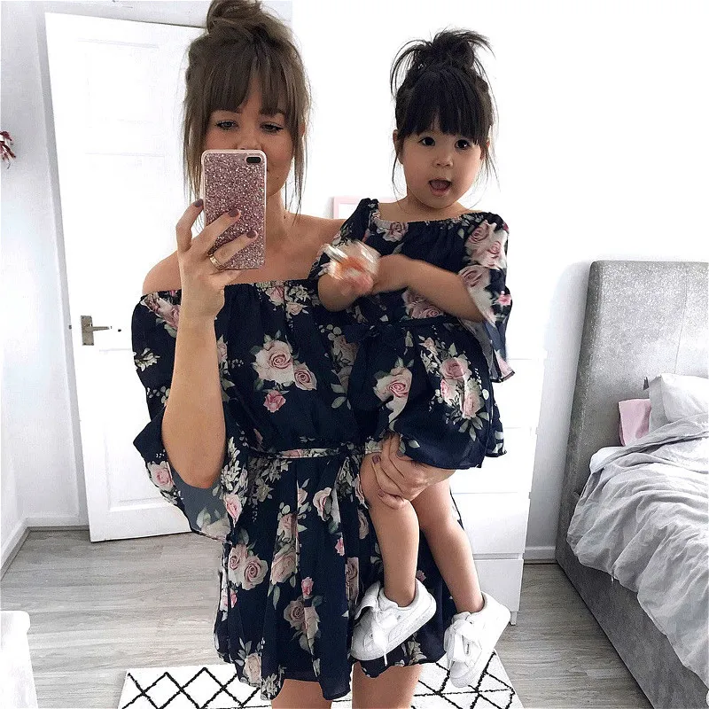 Passende Familienoutfits Sommerkleid für Mutter und Tochter Schulterfrei mit Blumenmuster Mini Mommy Me 230424