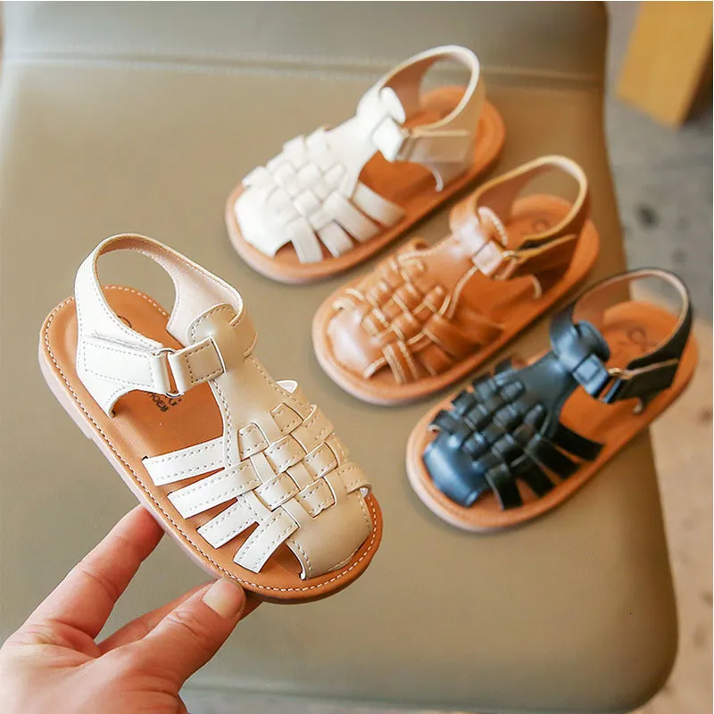 First Walkers Vintange Weave Solid Girl's Sandals Stängt tå för Girl Kids Baby Flat Girls Summer Shoes F02234 230424