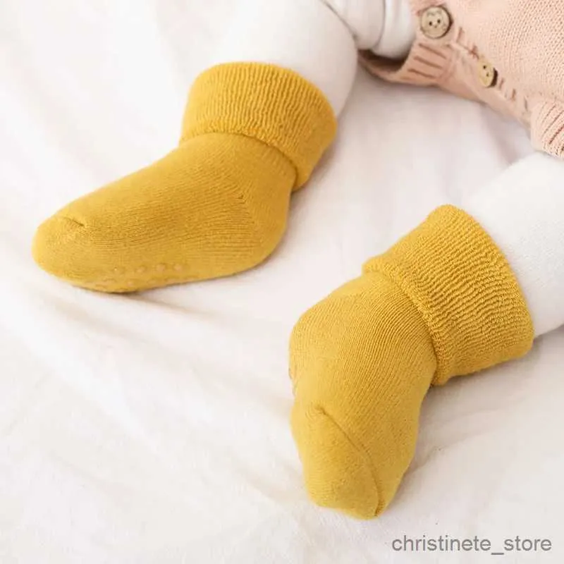 Barnstrumpor 3 par/parti nyfödda vinterstrumpor gummi bomullsvarma strumpor barn anti slip hem tofflor babystrumpor sätter tjocka frerrestrumpor småbarn R231125