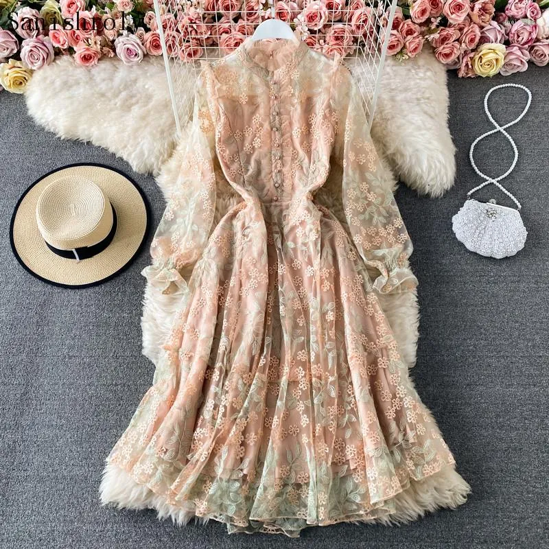 Sukienki swobodne 2023 Spring Chic Chic Floral Hafdery Mesh sukienki Kobiet Button Duże rąbek koronki z koronki damskie damskie impreza zachodnia impreza