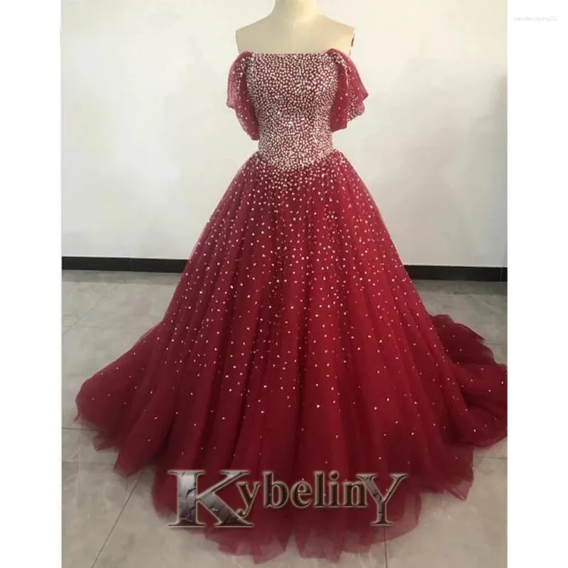 Parti Elbiseleri Kybeliny Balo Elbisesi Kadınlar İçin Kırmızı Tül Of Omuz Dantel Yukarı Pilasyon Resmi Gece Elbise 2023 Vestidos de Fiesta Sipariş için Yapıldı