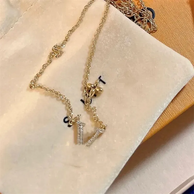 Роскошное брендовое дизайнерское ожерелье для мужчин и женщин, ожерелья с подвесками, ювелирные изделия с логотипом, классическая позолоченная цепочка из 18-каратного золота для девочек, ювелирные изделия на День святого Валентина, дропшиппинг