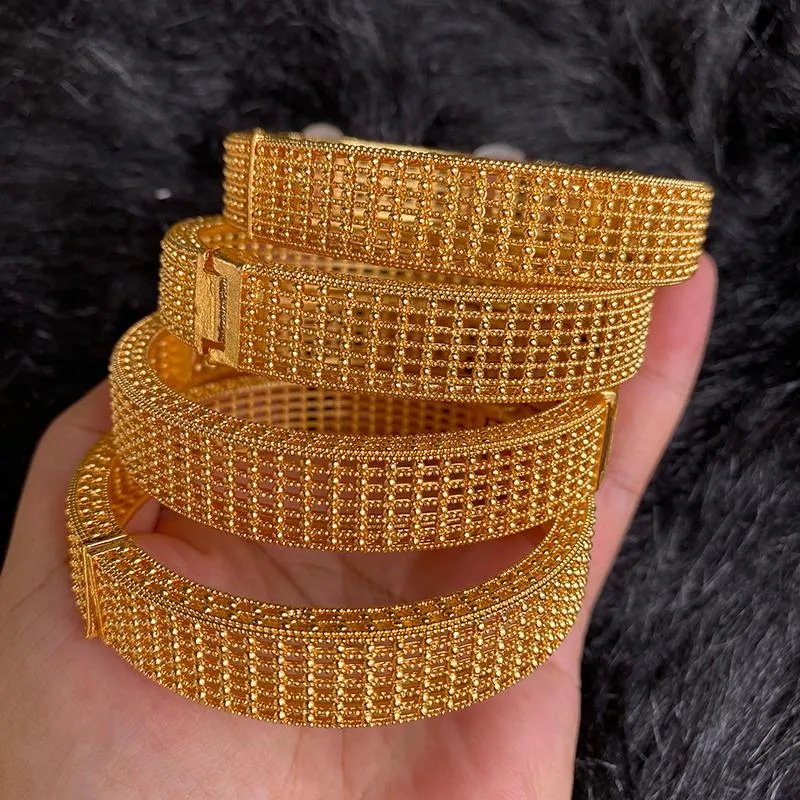 Bangle 4pcs/lot trendy 24k gouden armbanden voor vrouwen Dubai Wedding Bride Gift Ethiopische armband Afrika Saoedi -Arabië Sieraden Charme