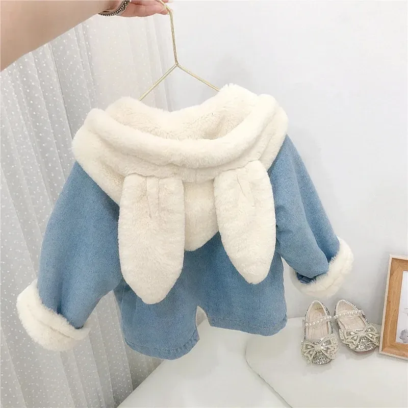 Giubbotti Giacca per ragazze Ragazzo Denim per bambini Pelliccia calda Cappotto da cowboy Orecchio di coniglio con cappuccio Capispalla in velluto Abbigliamento invernale per bambini 231124