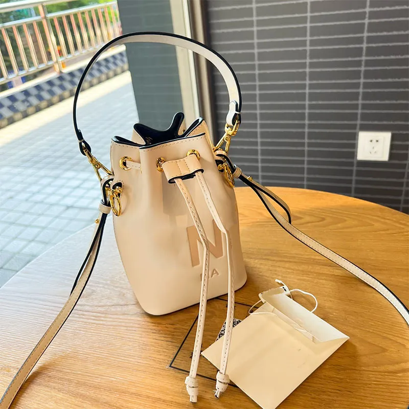 Kerel abortus dinsdag Designer Tas Schoudertas Emmer Mini Handtas Lederen Mode Crossbody Tas Twee  Riemen Dames Tasje Tas Internet Beroemdheid Dezelfde Stijl Winkelen Casual  Van 60,35 € | DHgate