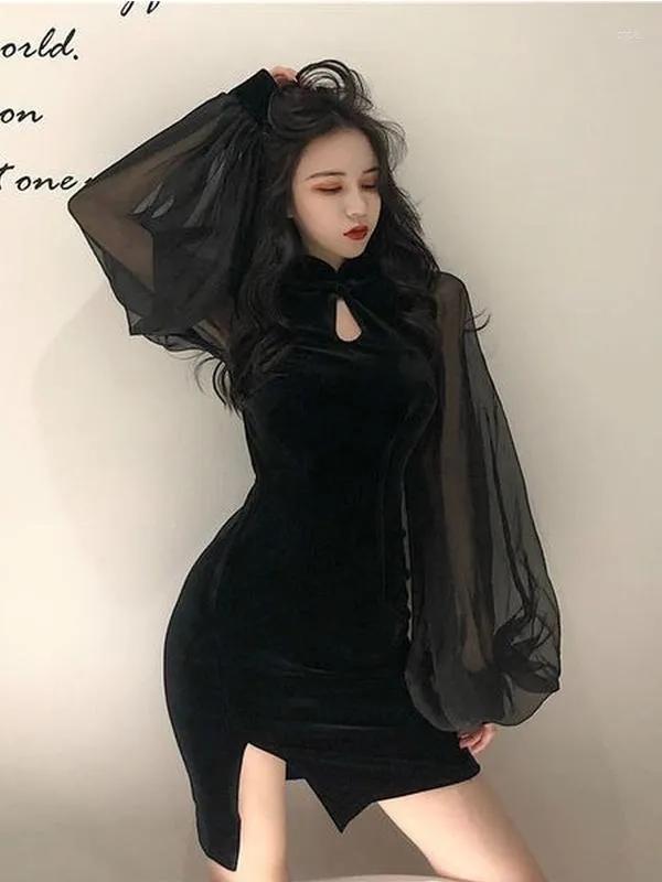 Abiti casual QWEEK Abito cheongsam aderente Velluto Donna 2023 Vintage stile cinese Black Flare Manica lunga Wrap Sexy Mini pizzo